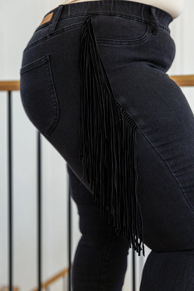 Brand Collab Hilary Side Fringe Skinny Jegging In Black