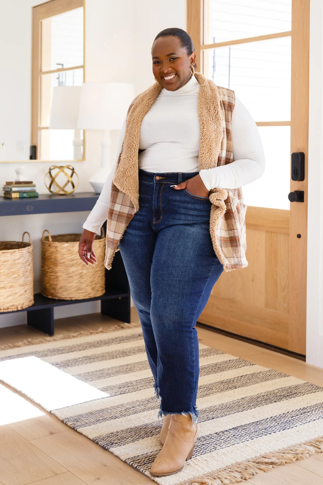 Brand Collab Snug And Stylish Plaid Fur Lined Wide Collar Vest